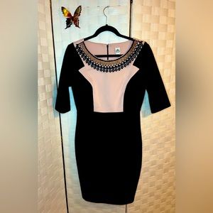 🖤 Sangria Pink and Black Midi Dress with Necklace Detail/Size 6